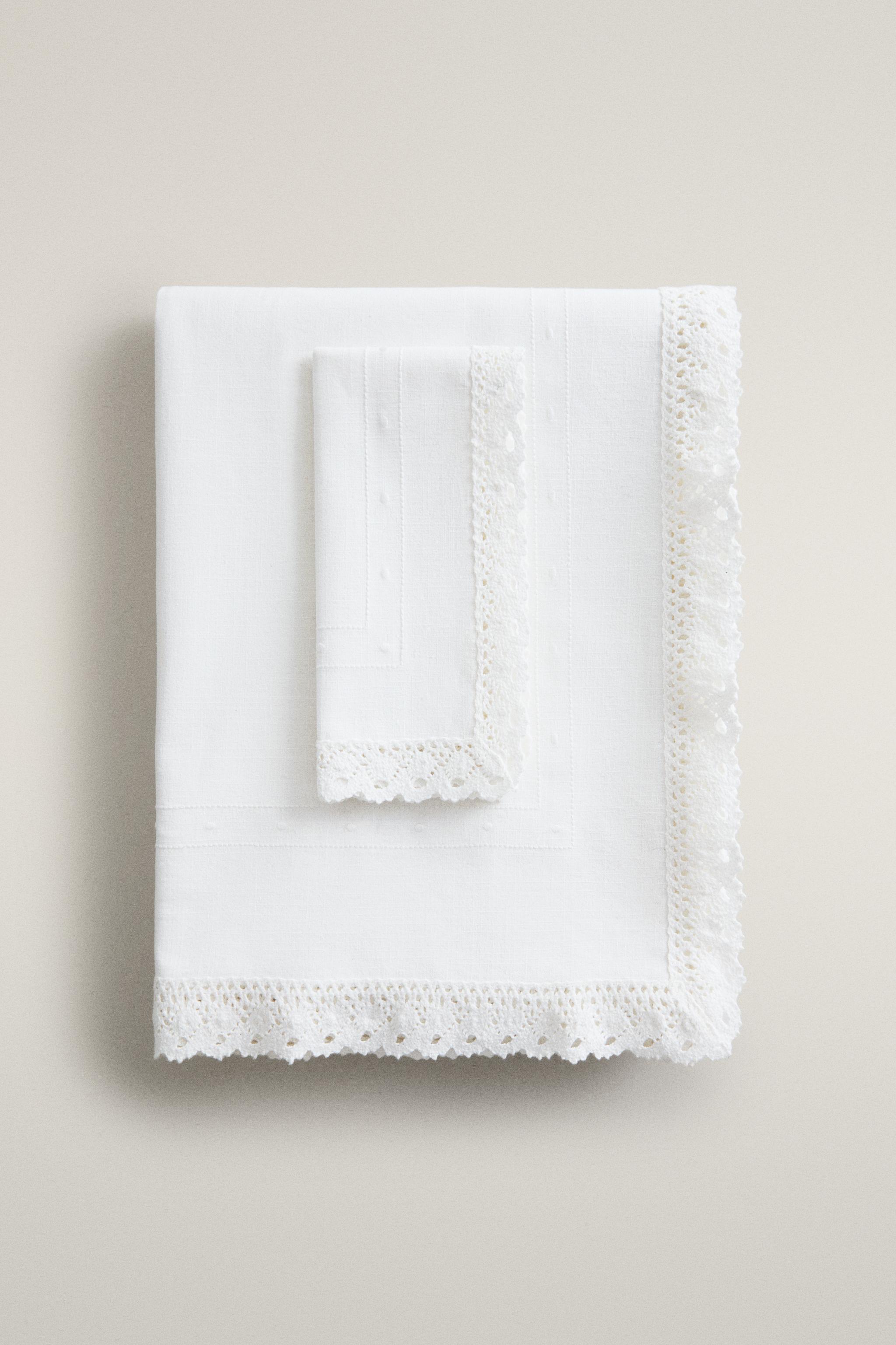 NAPPE COTON BRODÉE ET DENTELLE